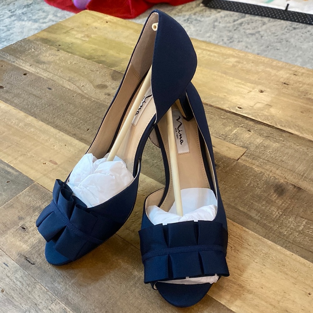 NWT New Nina Capulet Navy Luster Womens Size 10 EU 40 in the box